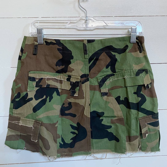 Mica's Camo Frayed Hem Cargo Skirt Olive SZ M NWT - Picture 6 of 13
